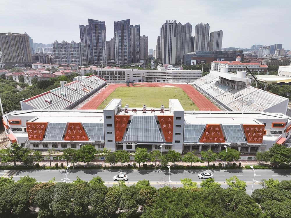 leyu·乐鱼(中国)体育官方网站石狮市体育中心换“新装” 预计本月下旬完工